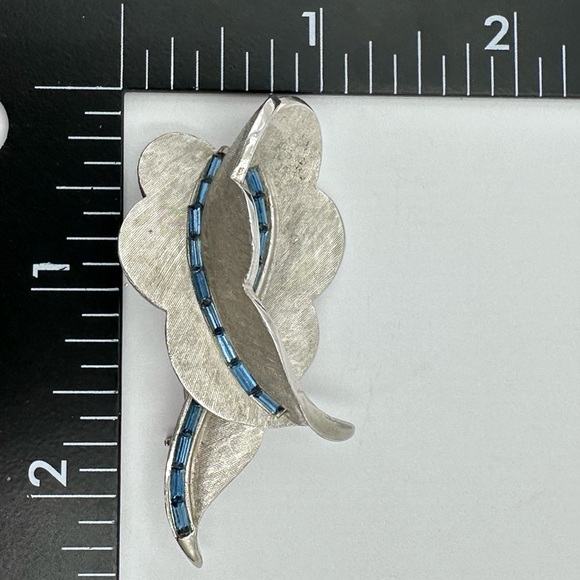 Weiss Signed Vintage Blue Glass Bead Line Silver Leaf Brooch Pin - Picture 6 of 6